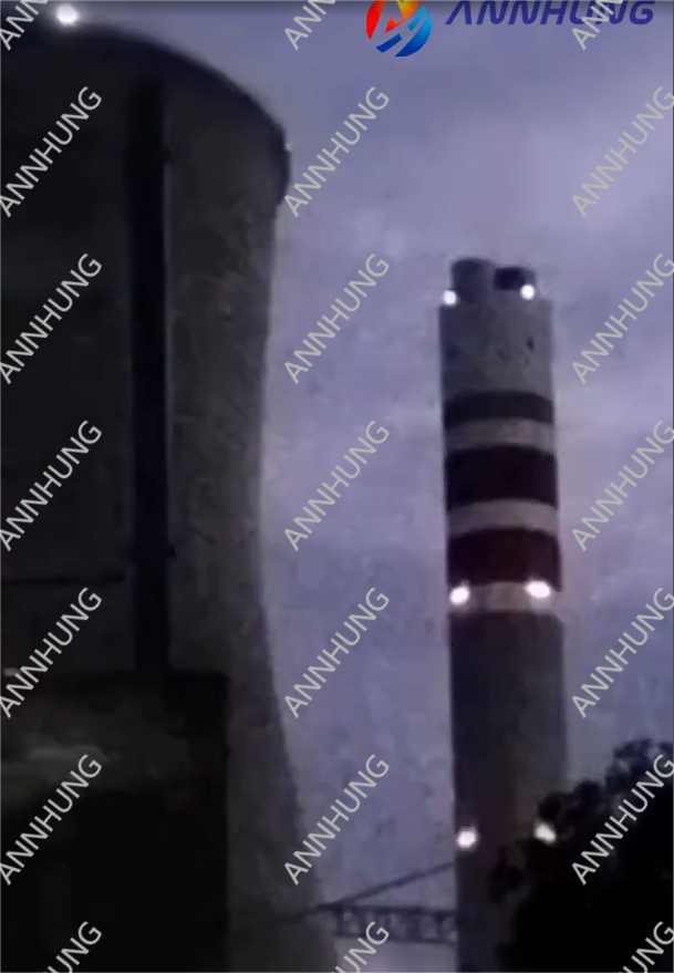 ultimo caso aziendale circa Installazione di luci di ostruzione per l'aviazione sui camini con lampeggiante sincronizzato GPS.