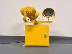 Luce girante della piazzola di eliporto del segnale dell'aeroporto